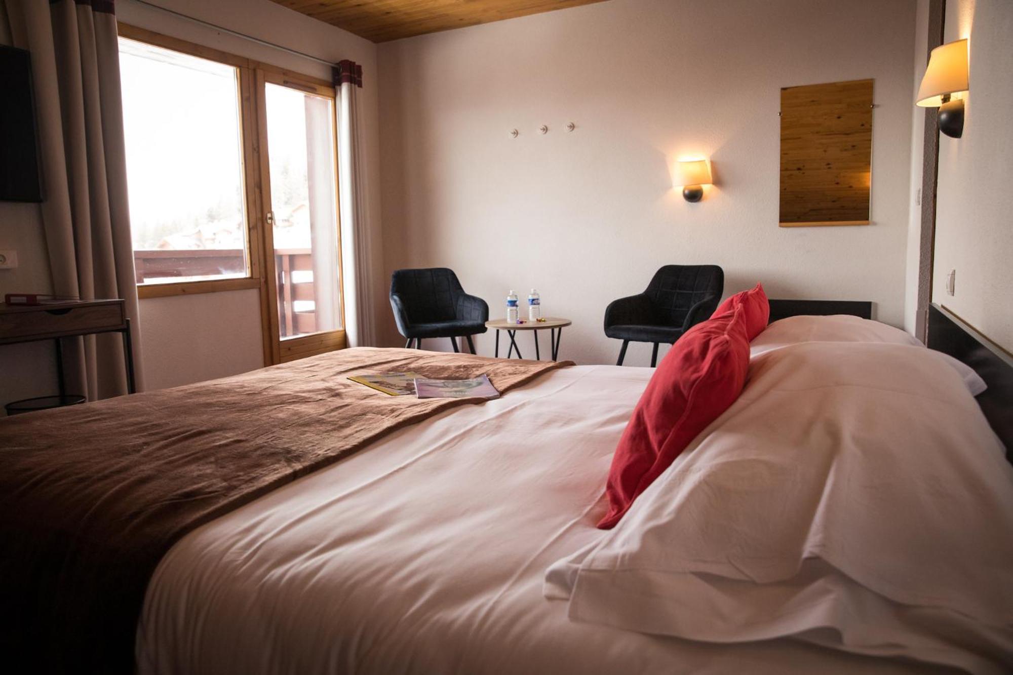 Hotel Emeraude ペイゼ・ナンクロワ エクステリア 写真