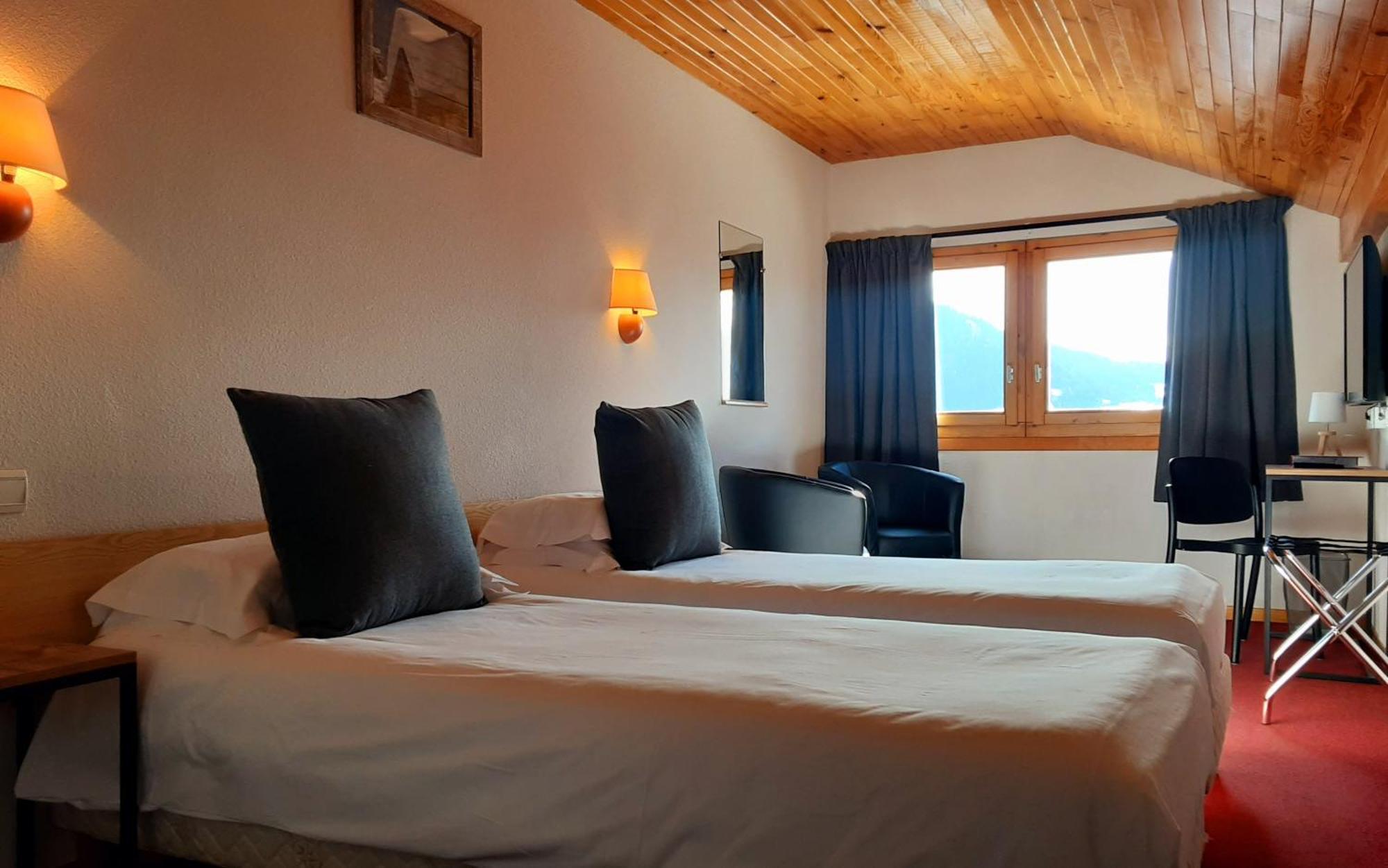 Hotel Emeraude ペイゼ・ナンクロワ エクステリア 写真
